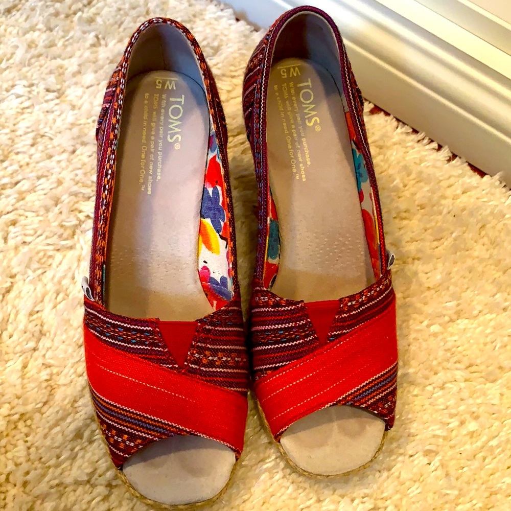 Toms wedges.